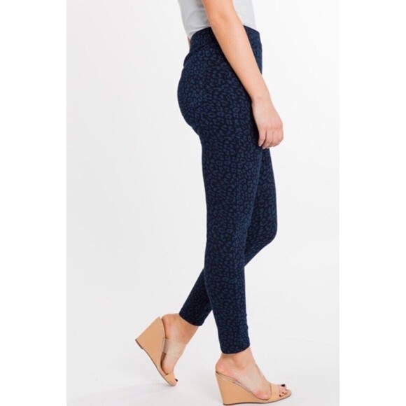 Spanx Blue Leopard Print Skinny Leg High Waisted Jean-Ish Pants Women’s Medium - Picture 12 of 13